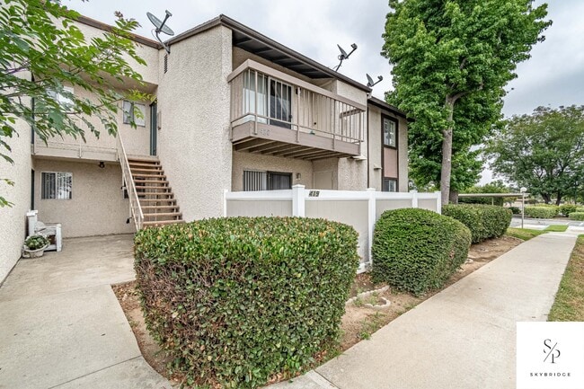 Photo - Modern and Cozy Rancho Cucamonga Townhouse with Hardwood Floors! Unit APT 419