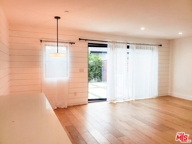 Photo - 11221 Hannum Ave