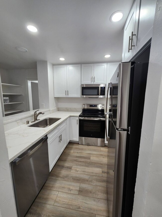 Photo - 2BD/2BA Condo in The Plaza Community - Pac... Unit 318