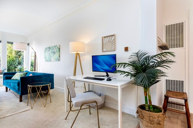 Dedicated workspace with desk, monitor, and fiber internet available up to 7 Gbps for remote work - 2221 Ocean Ave Unit 202