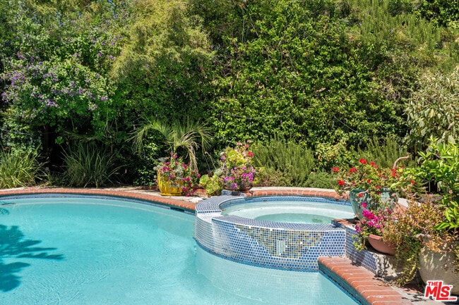 Photo - 4544 Tobias Ave