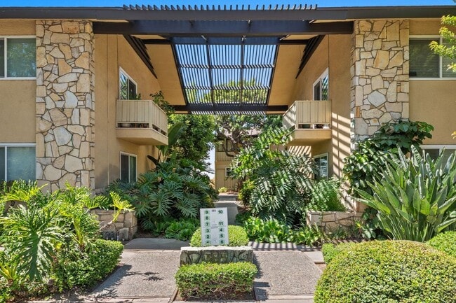 Building Photo - 385 Cliff Dr