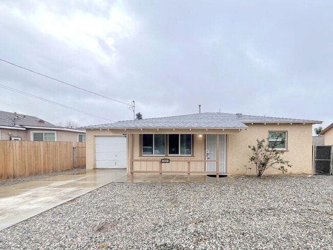 Building Photo - 32037-32041 Avenue E Unit 32041