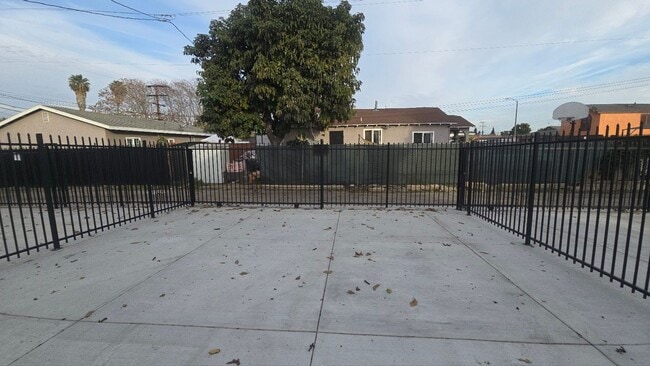 Photo - Graham(10422) Unit Graham(10422 1/2)