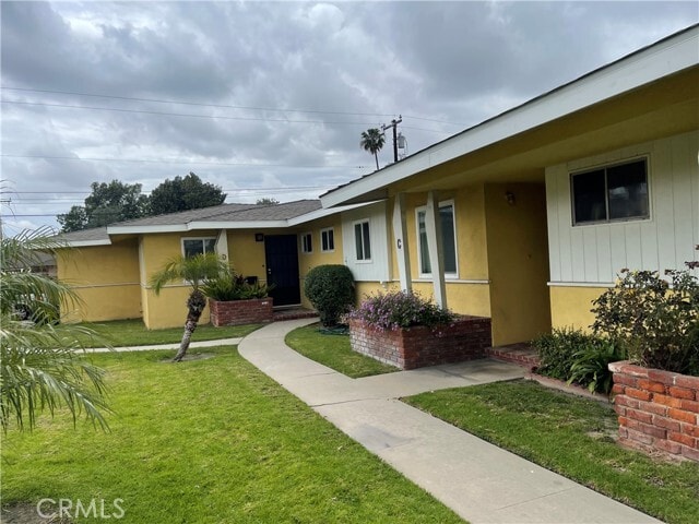 Building Photo - 1325 S Anaheim Blvd