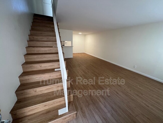 Photo - 2713 Montrose Ave Unit 4