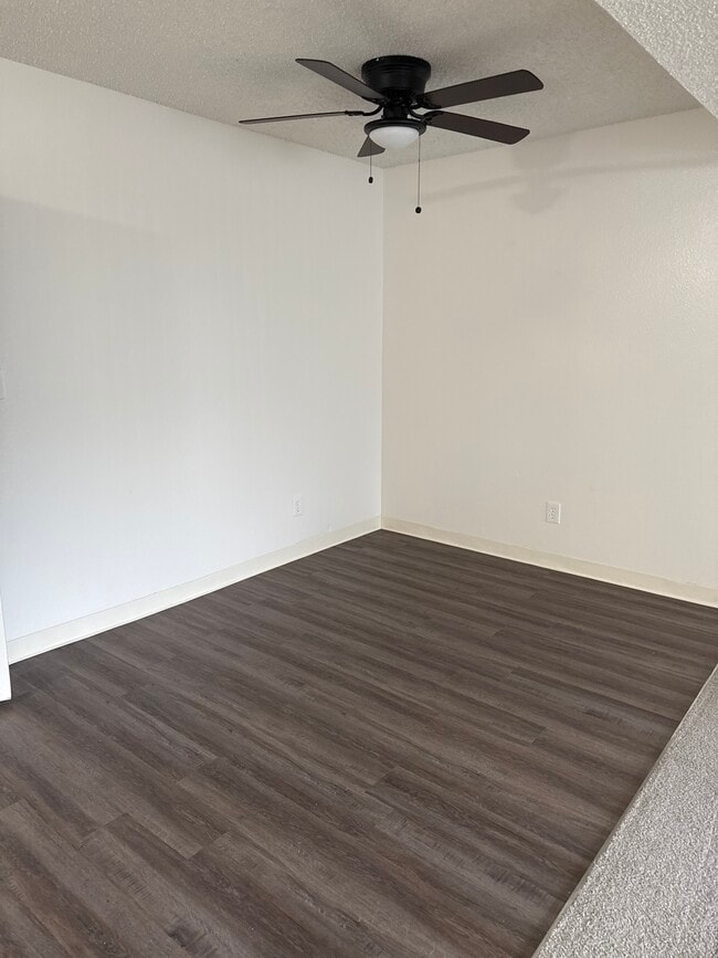 Building Photo - 14106 Cerise Ave Unit 3