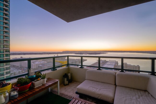 Photo - 1205 Pacific Hwy Unit 2506