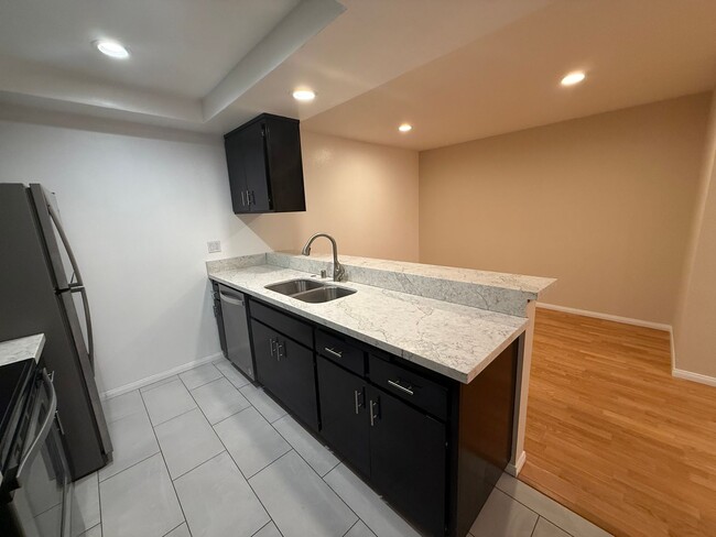 Photo - Mission Plaza 2/2 Great amenities & location Unit 101