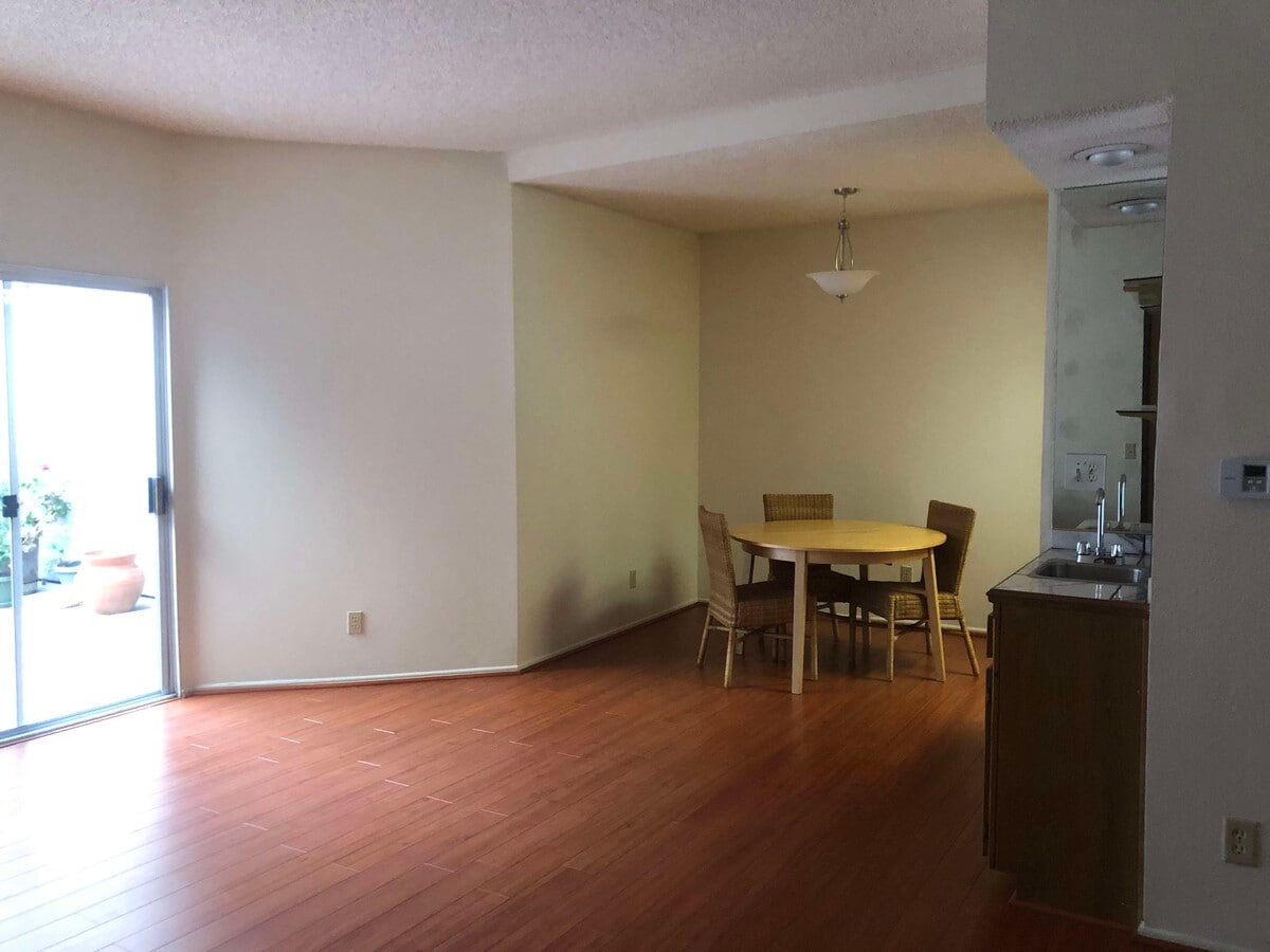 Photo - 1540 Centinela Ave