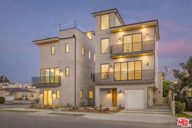 Building Photo - 12706 Pacific Ave