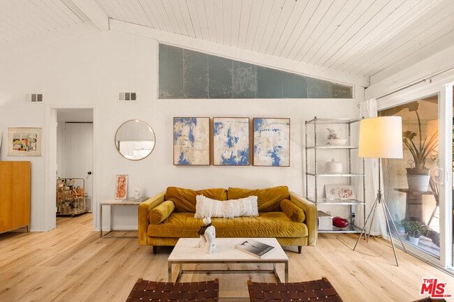 Building Photo - 6425 Green Valley Cir Unit 302