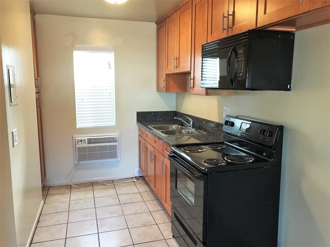 Photo - COMING SOON! Adorable studio in desirable Burbank area! Unit 405 #L