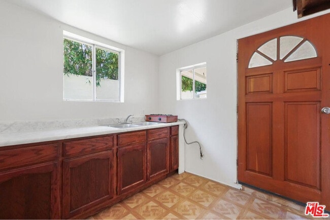 Photo - 430 E 184th St