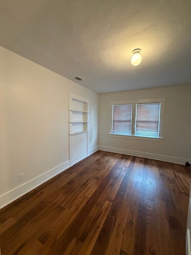 Photo - 535-537 E. Van Bibber Unit 535