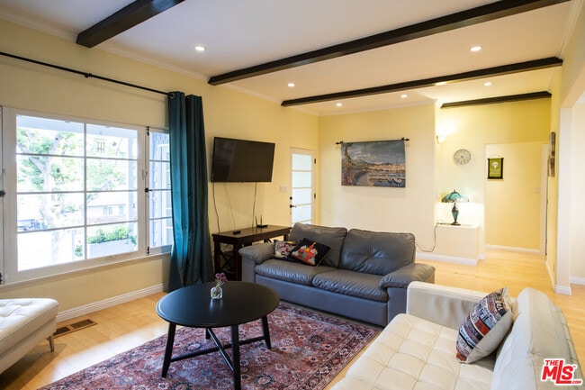 Photo - 1059 E San Jose Ave