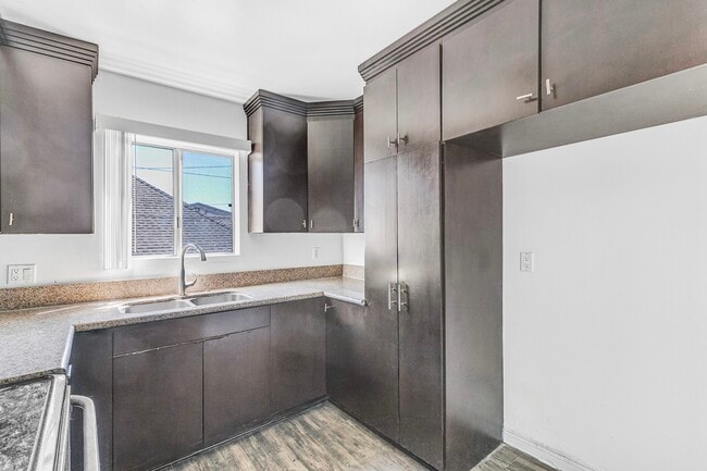 Photo - 600 Almond Ave