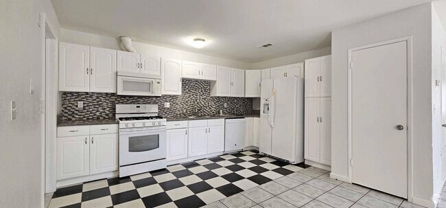 Building Photo - 68780 Arrowhead Rd Rental