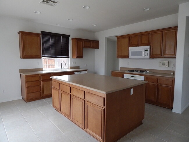 Photo - GORGEOUS 5 Bedroom** & 3 full bathrooms on a Cul-De-Sace Home!!