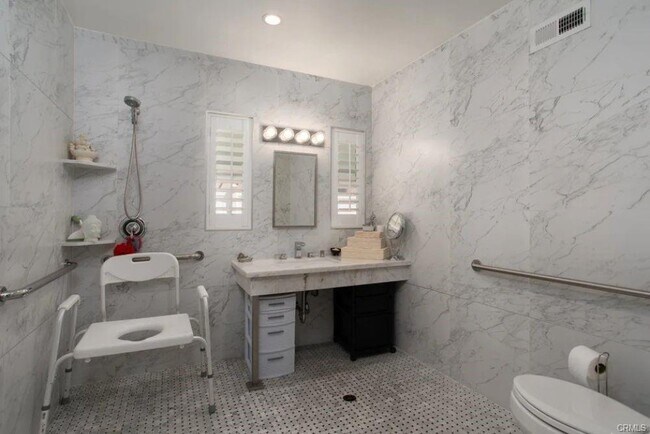 Photo - 7001 Van Noord Ave