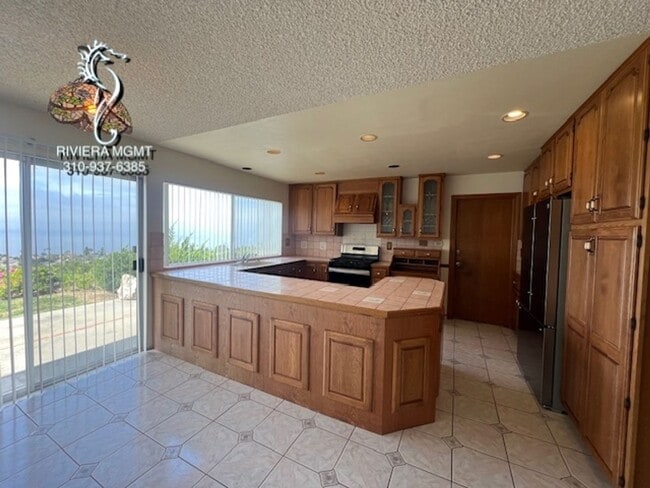 Building Photo - 5 bedroom 4 bath in Rancho Palos Verdes