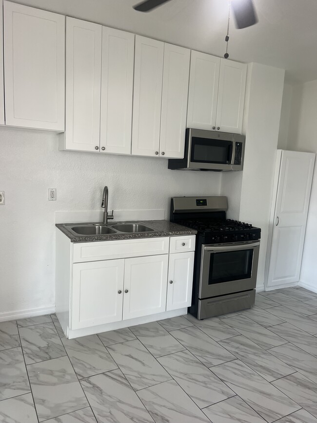 Photo - 618 W 9th St Unit 618