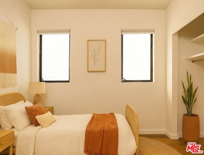 Photo - 2287 Glendale Blvd