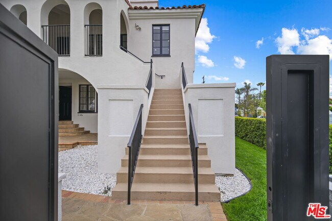 Photo - 1148 S Stanley Ave