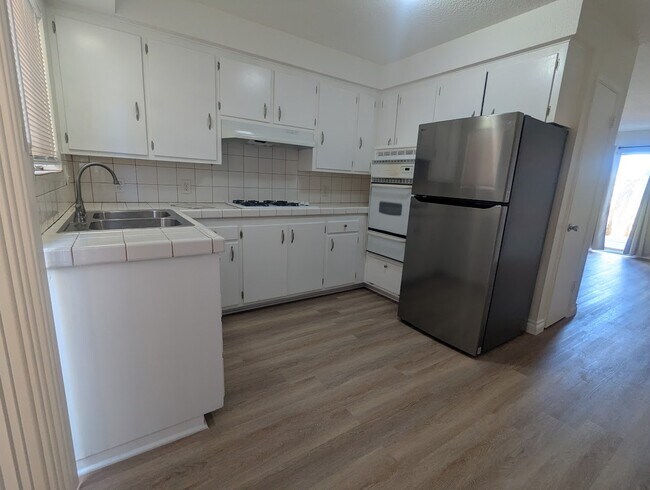 Kitchen - 216 Melrose Dr Unit 216