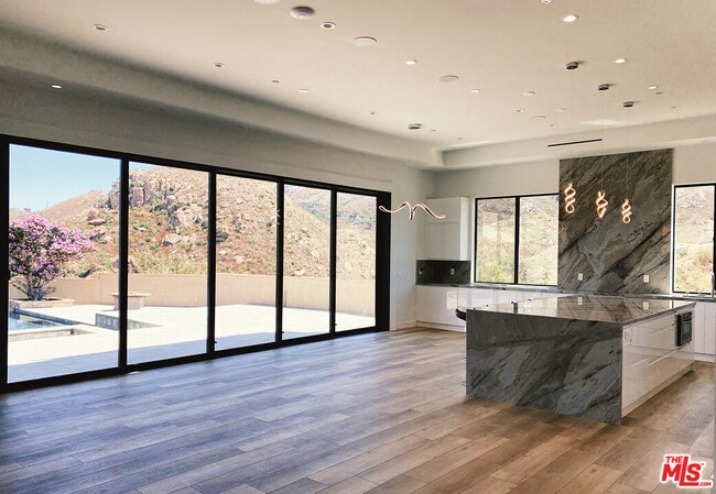 Photo - 1700 Cadenhorn Dr