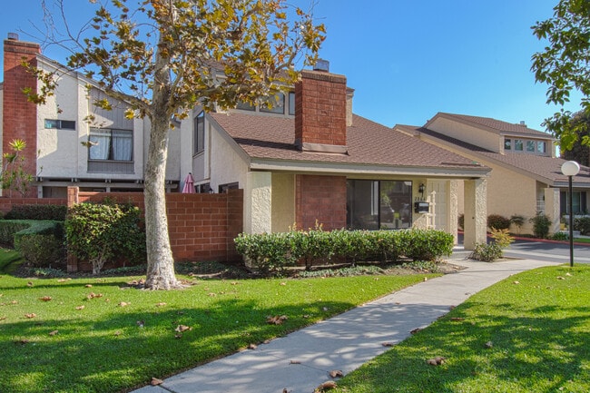 Building Photo - 2064 S June Pl