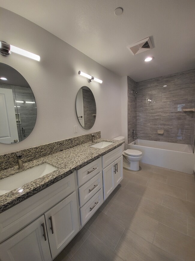 Building Photo - 14614 Vanowen St