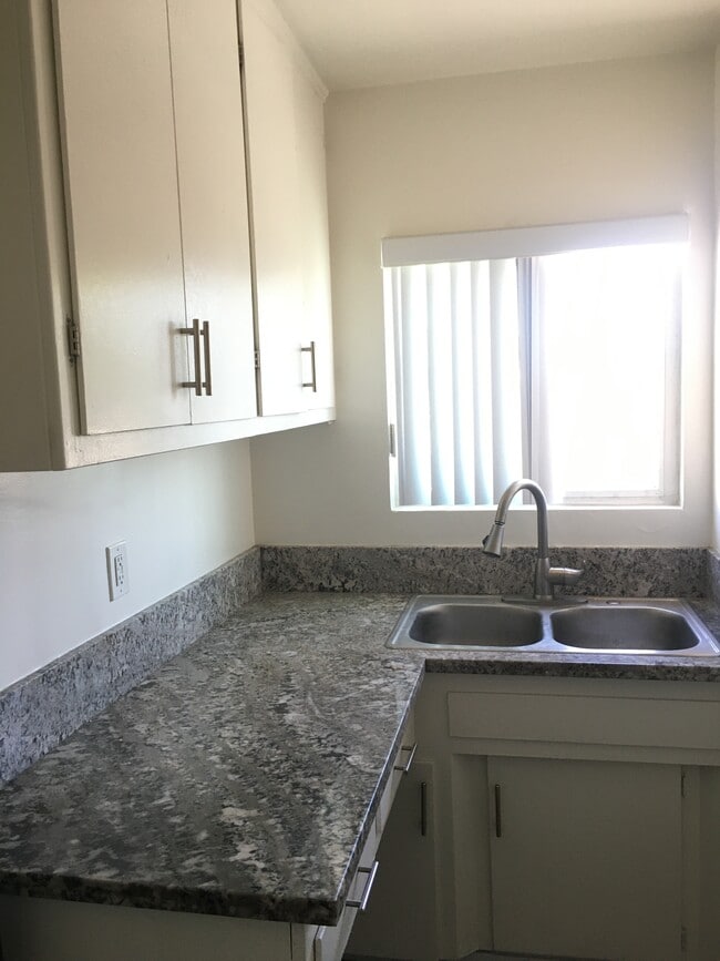 Building Photo - 3930 Rosemead Blvd Unit # P