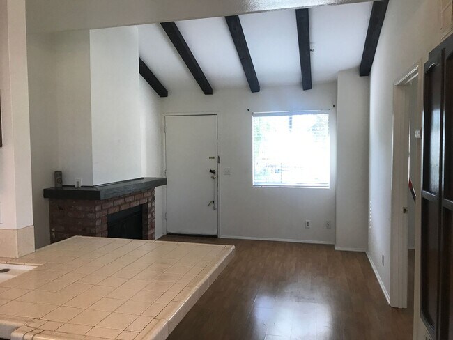 Photo - Stunning West Hills 1+1 Upper Unit