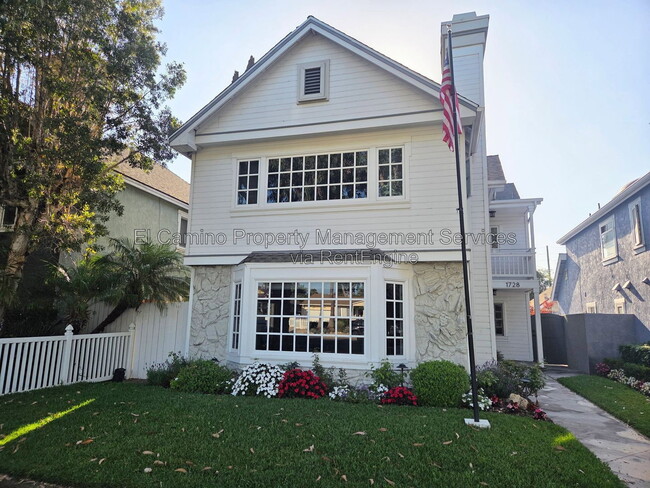 Photo - 1728 Lake St