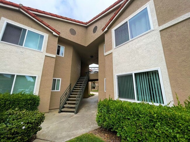 Building Photo - 7405 Charmant Dr Unit 2036