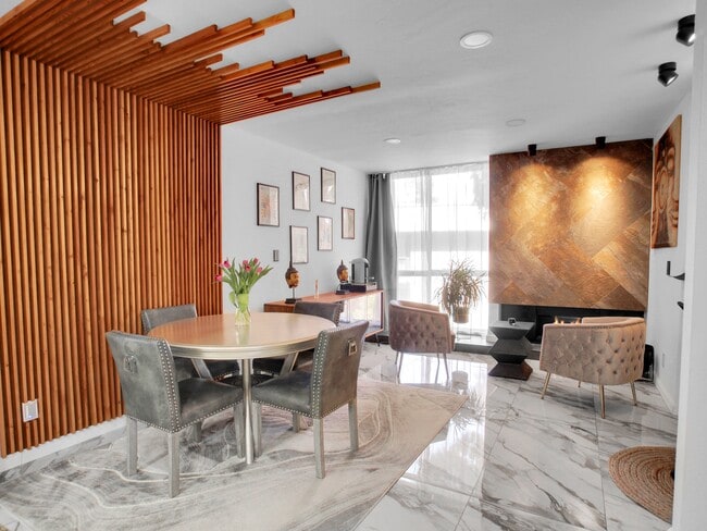 Building Photo - 6314 Friars Rd Unit 301