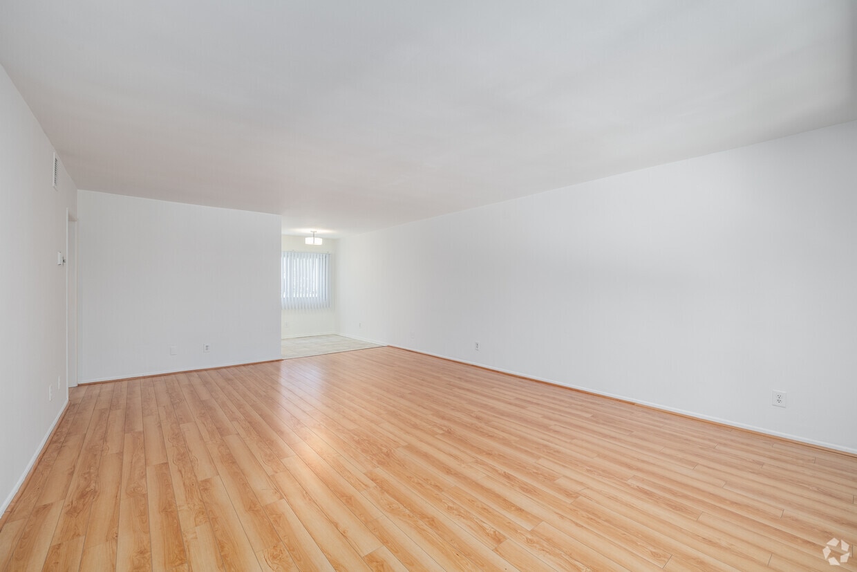 3D Tour - 8722 Delgany Ave
