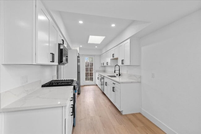 Photo - 4 bed main house!