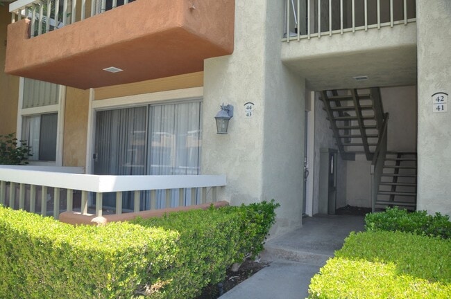 Building Photo - LEFFINGWELL #43 WHITTIER 90603 (2 BED / 2 BATH)