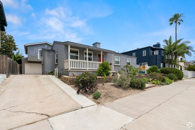Building Photo - Crown Point 4Bed 3Bath (2 Primary suites) ... Rental