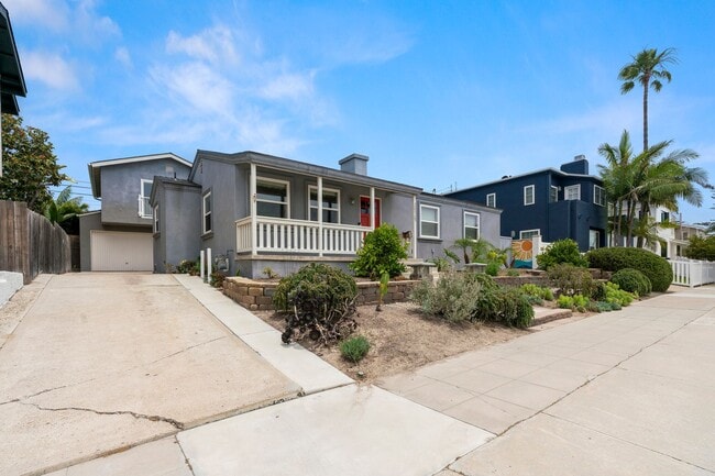 Building Photo - Crown Point 4Bed 3Bath (2 Primary suites) ... Rental