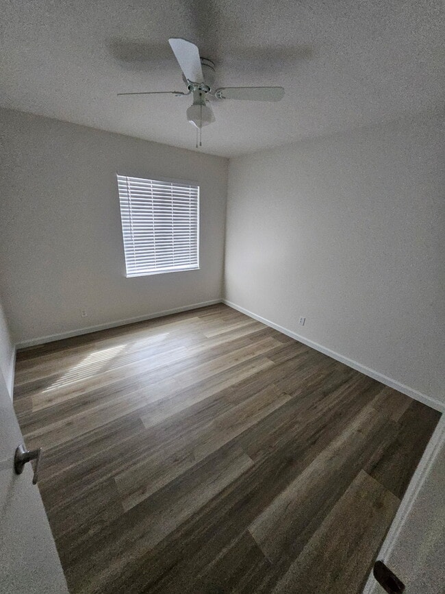 Photo - 695 Mayrum St