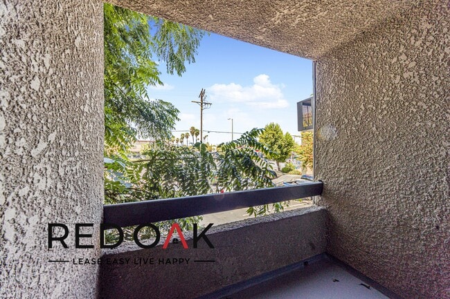Photo - 8614 Woodley Ave Unit 108