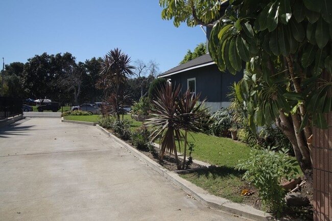 Photo - 341 W 124th St