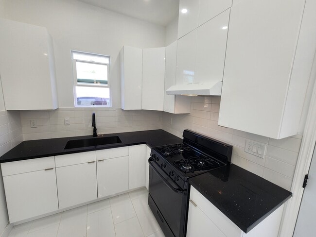 Photo - 10343 Penrose St