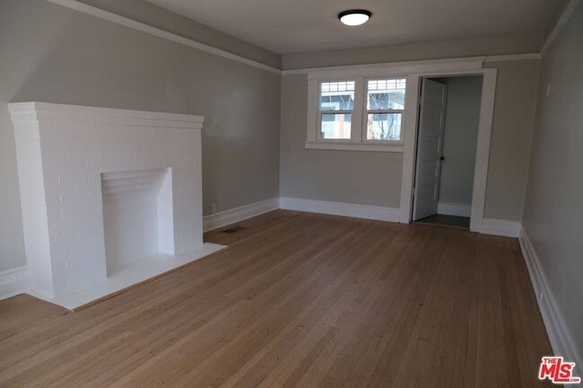 Photo - 1665 W 30th St