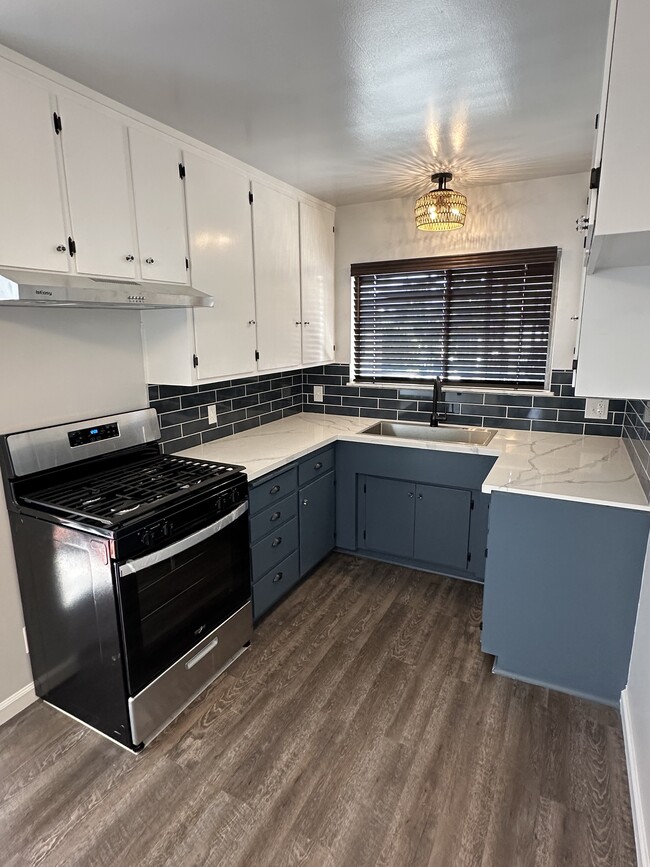 Newly renovated second floor apartment - 1016 Western Ave Unit G