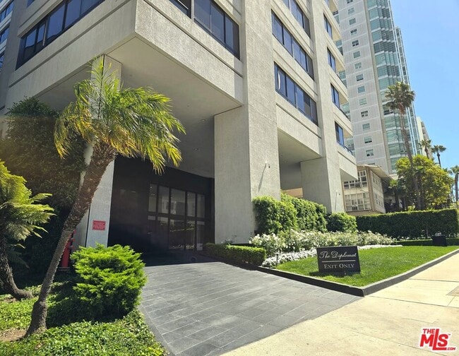 Building Photo - 10350 Wilshire Blvd Unit 404