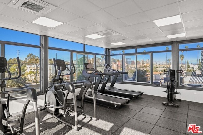 Photo - 1539 Purdue Ave Unit 302